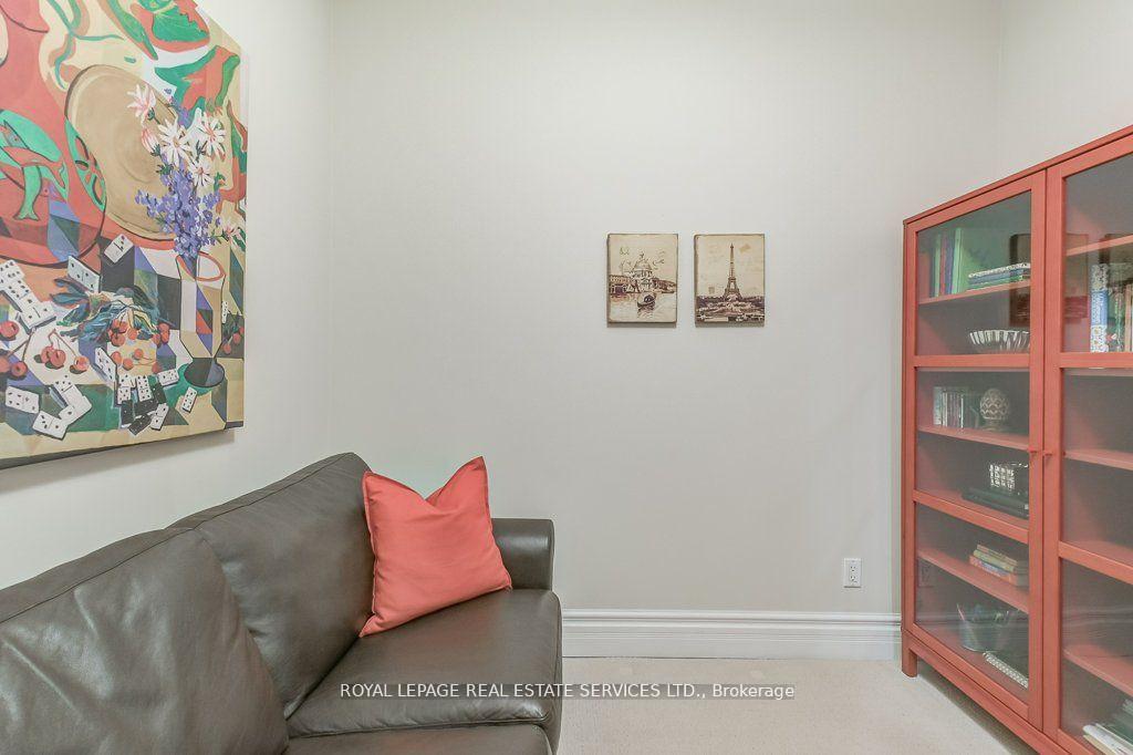 2 Bedrooms Condo at 10 Old York Mills, Toronto For sale