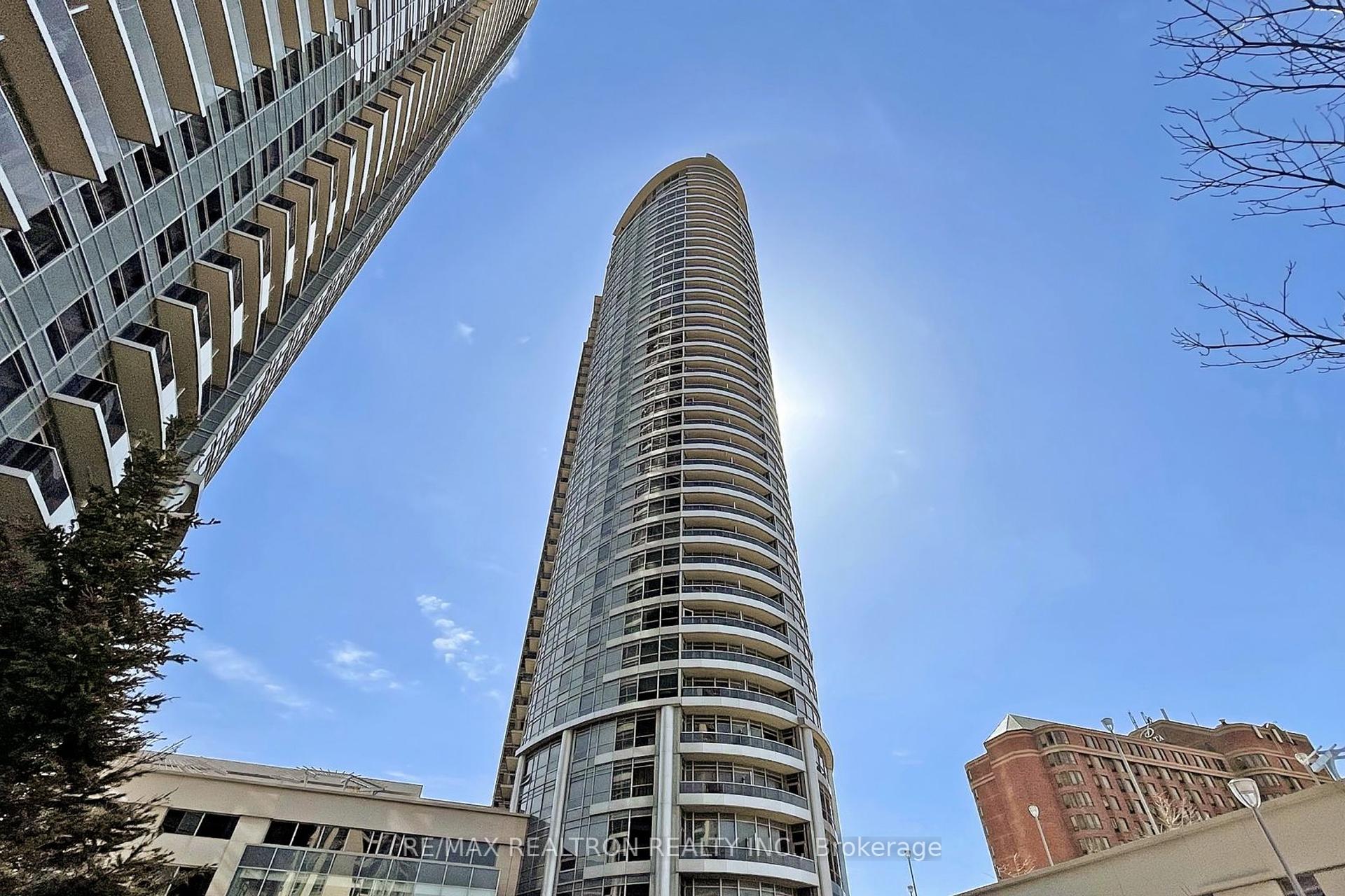 2 Bedrooms Condo at 125 Village Green, Toronto For sale