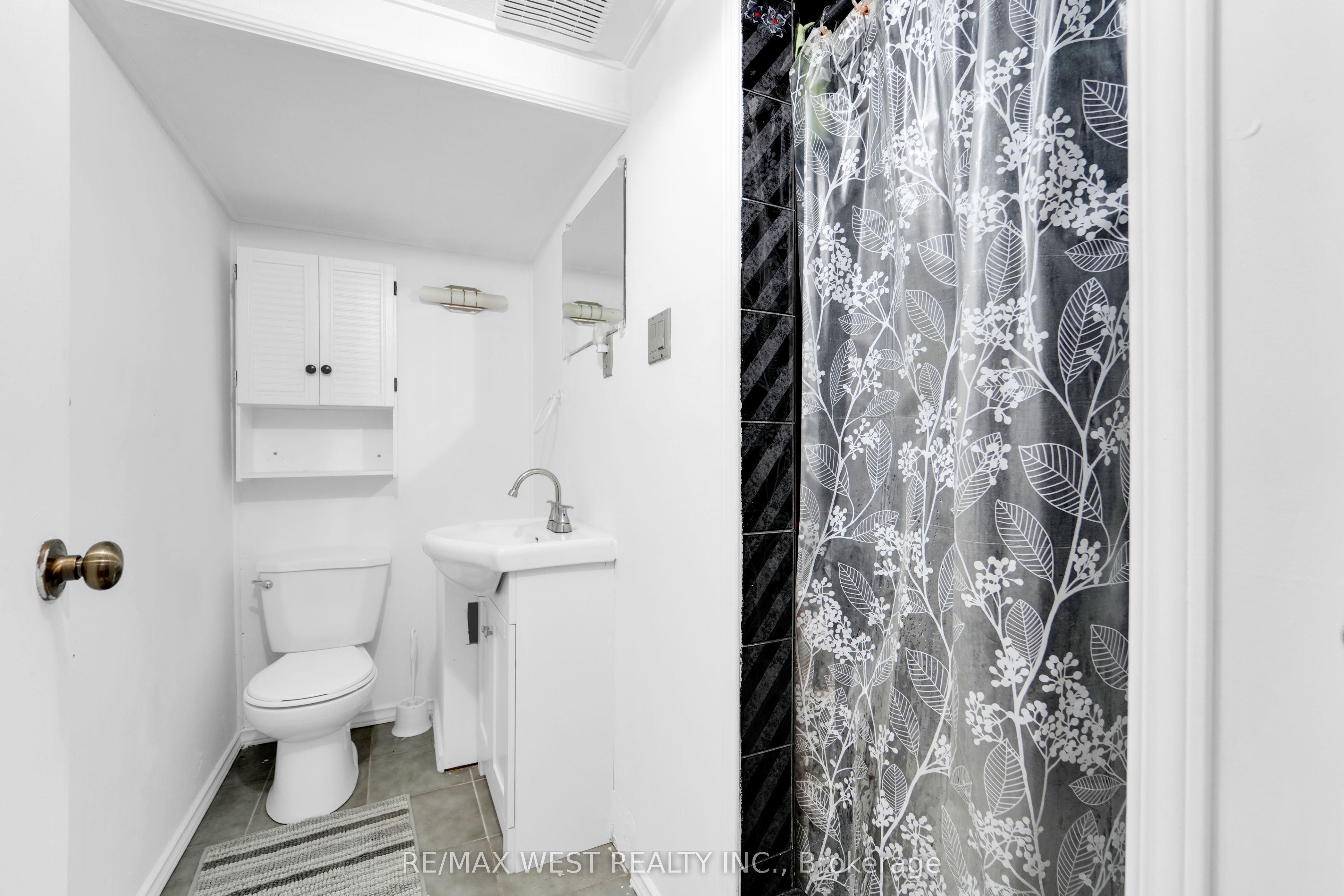 18 Jasmine Square