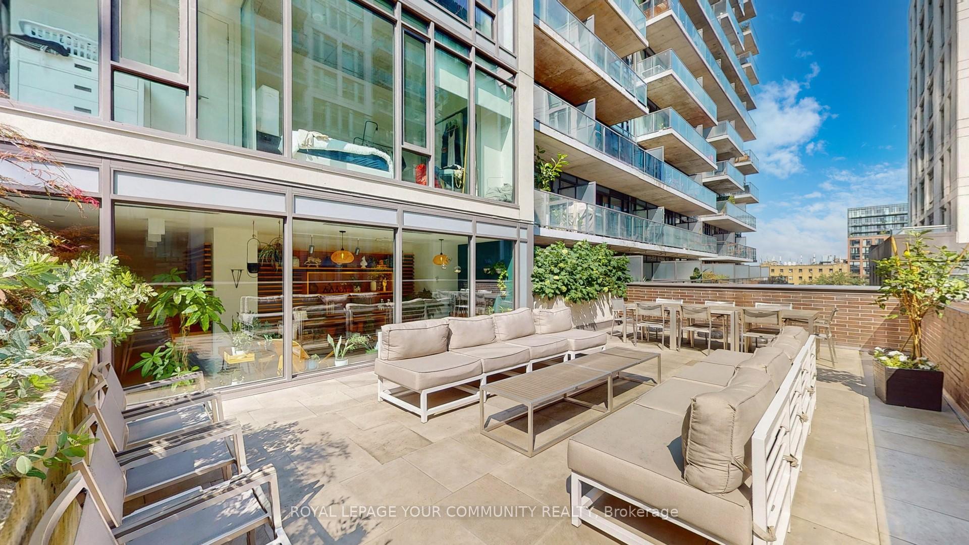 2 Bedrooms Condo at 111 Bathurst, Toronto For sale