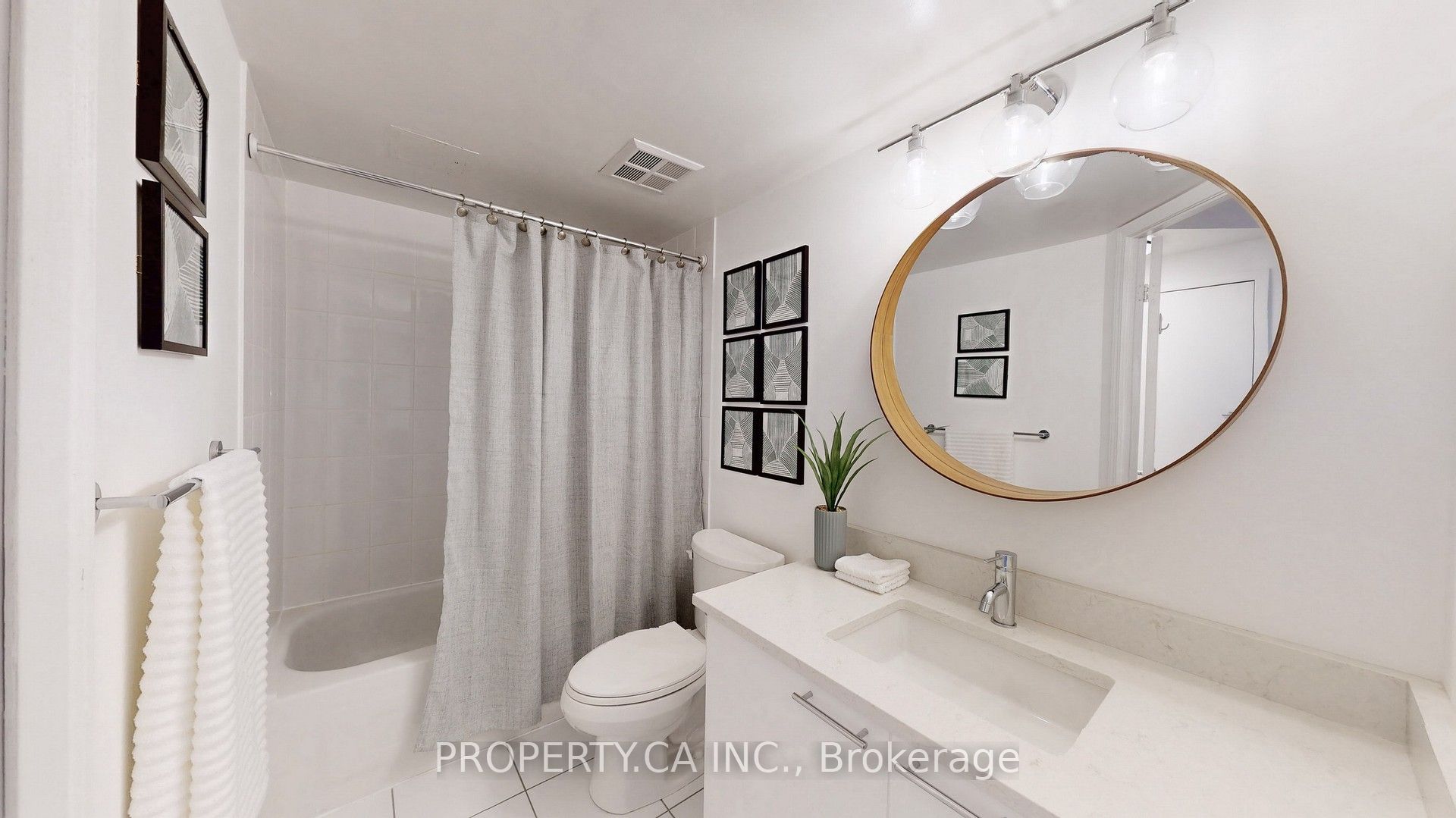 140 Bathurst Street, #Ph02