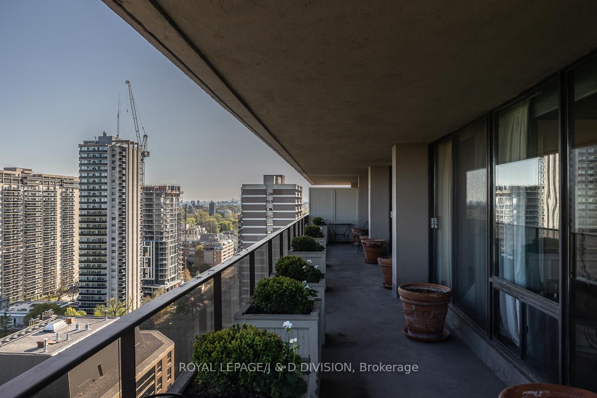 1 Bedroom Co-op at 20 Avoca, Toronto For sale