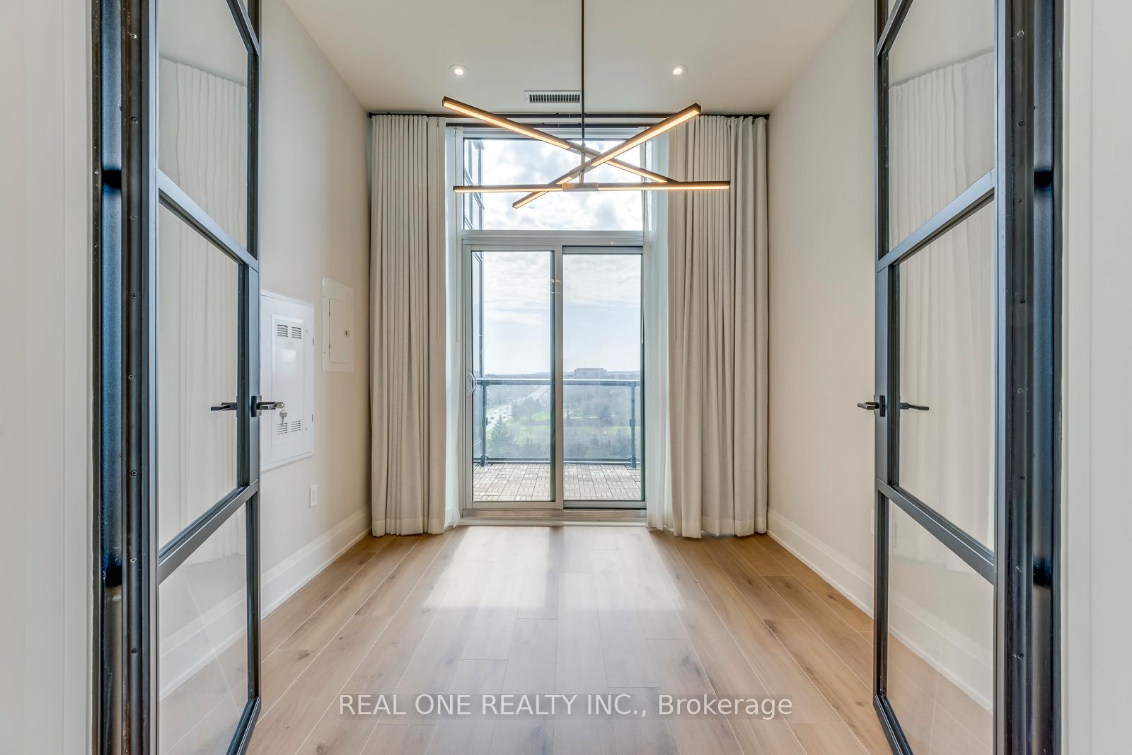 3 Bedrooms Condo at 509 Dundas, Oakville For sale