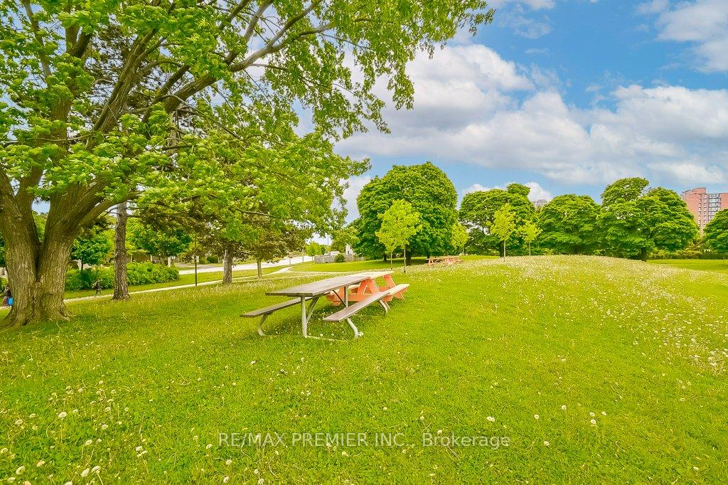 4 Bedrooms Condo at 2670 Battleford, Mississauga For sale