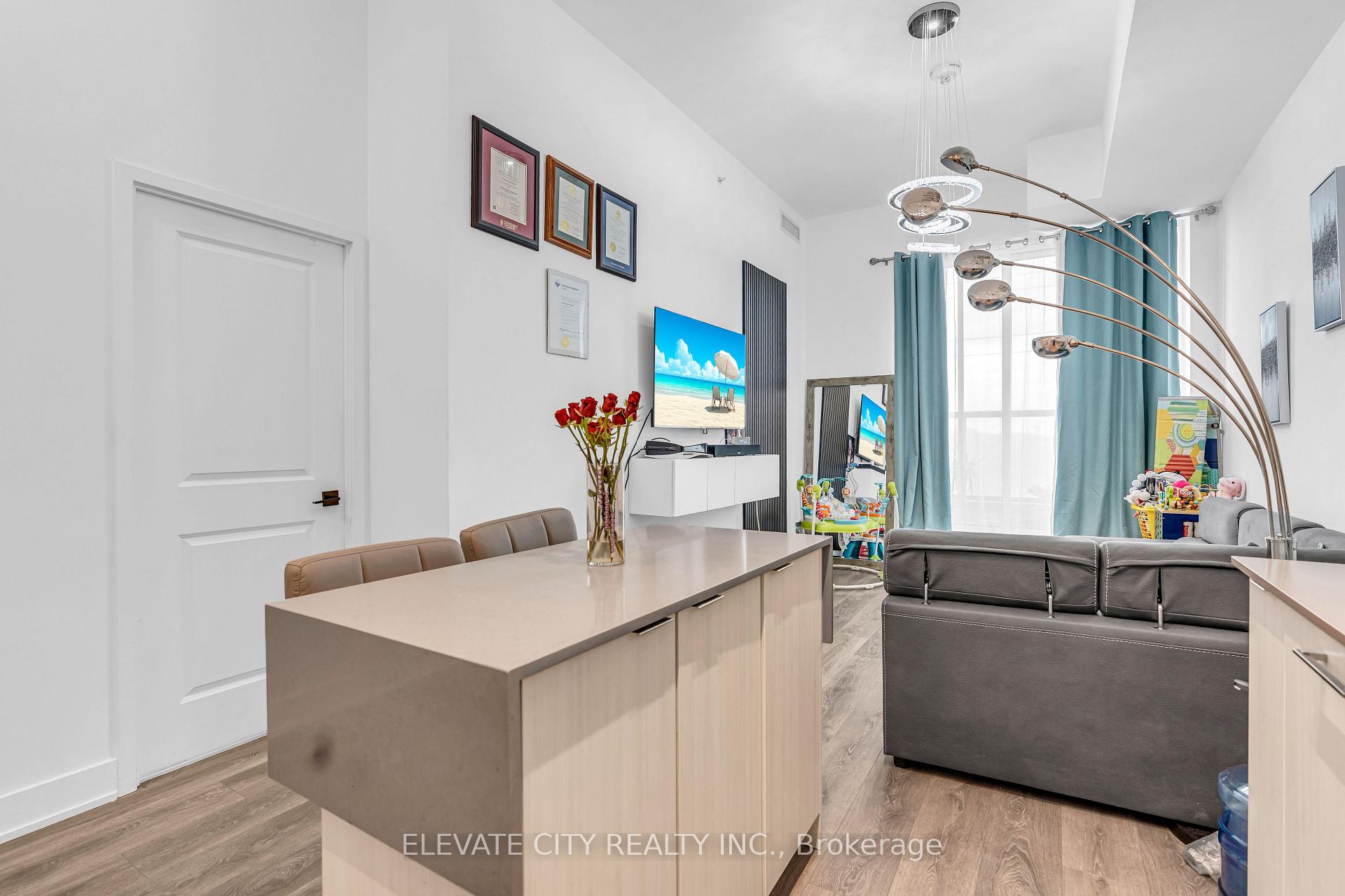 2 Bedrooms Condo at 2489 Taunton, Oakville For sale