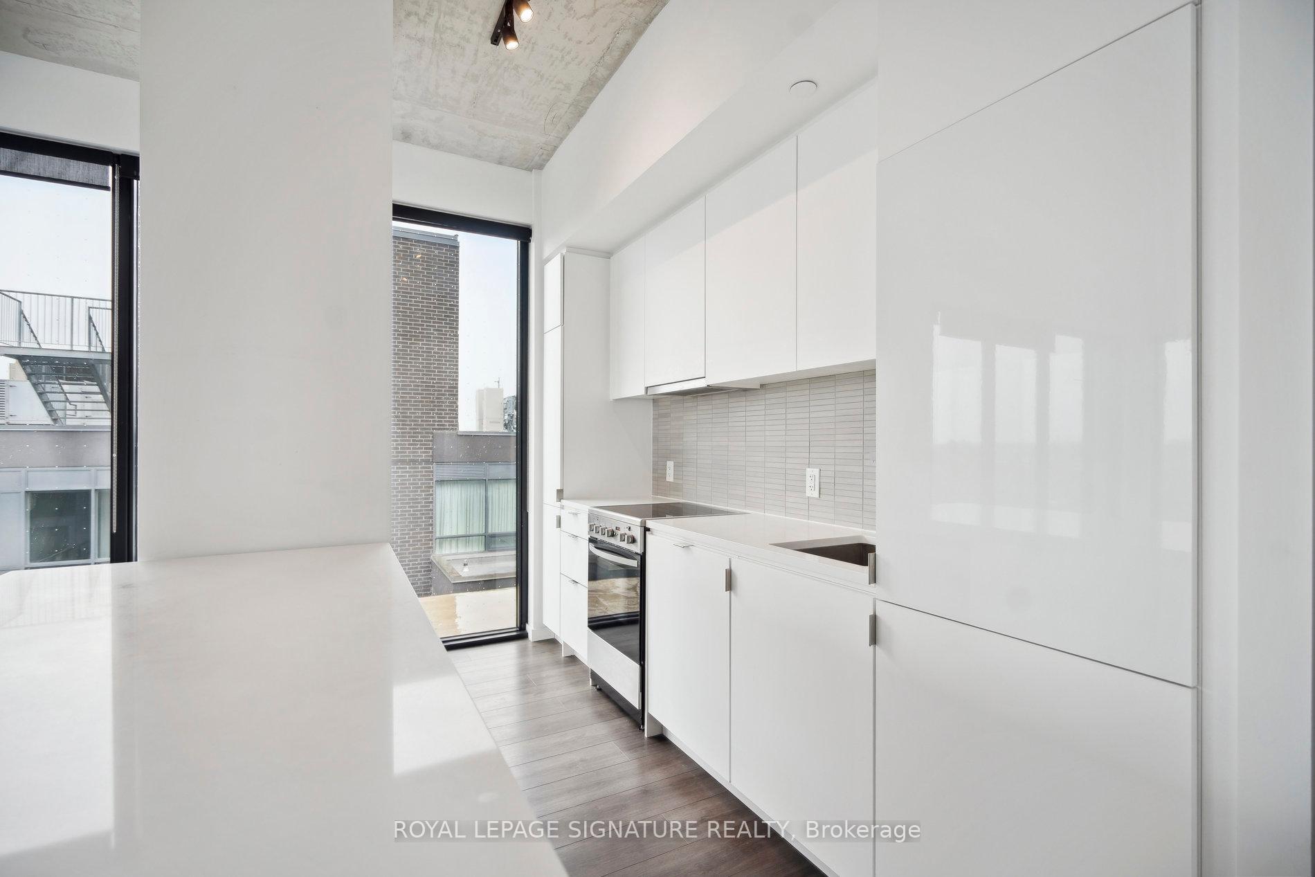 3 Bedrooms Co-op at 7 Smith, Toronto For sale