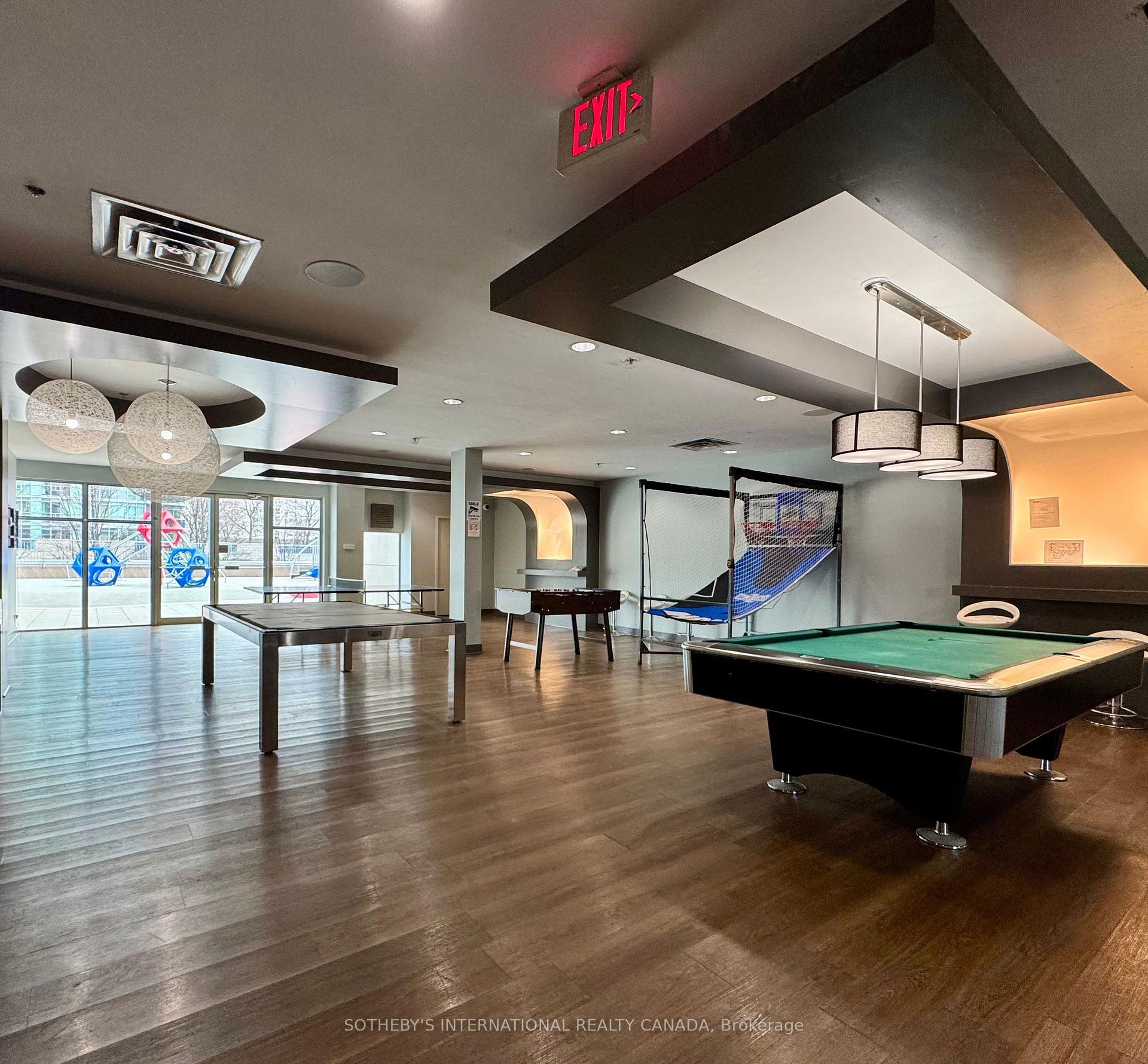 2 Bedrooms Condo at 70 Absolute, Mississauga For sale