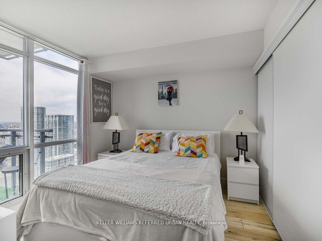 2 Bedrooms Condo at 11 Brunel, Toronto For sale