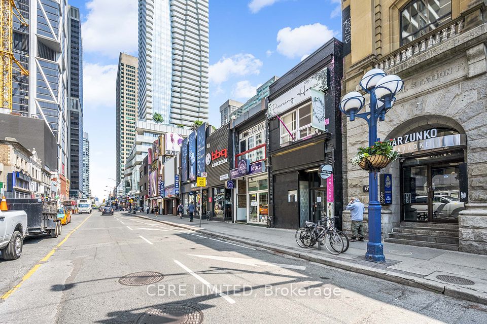 685 Yonge