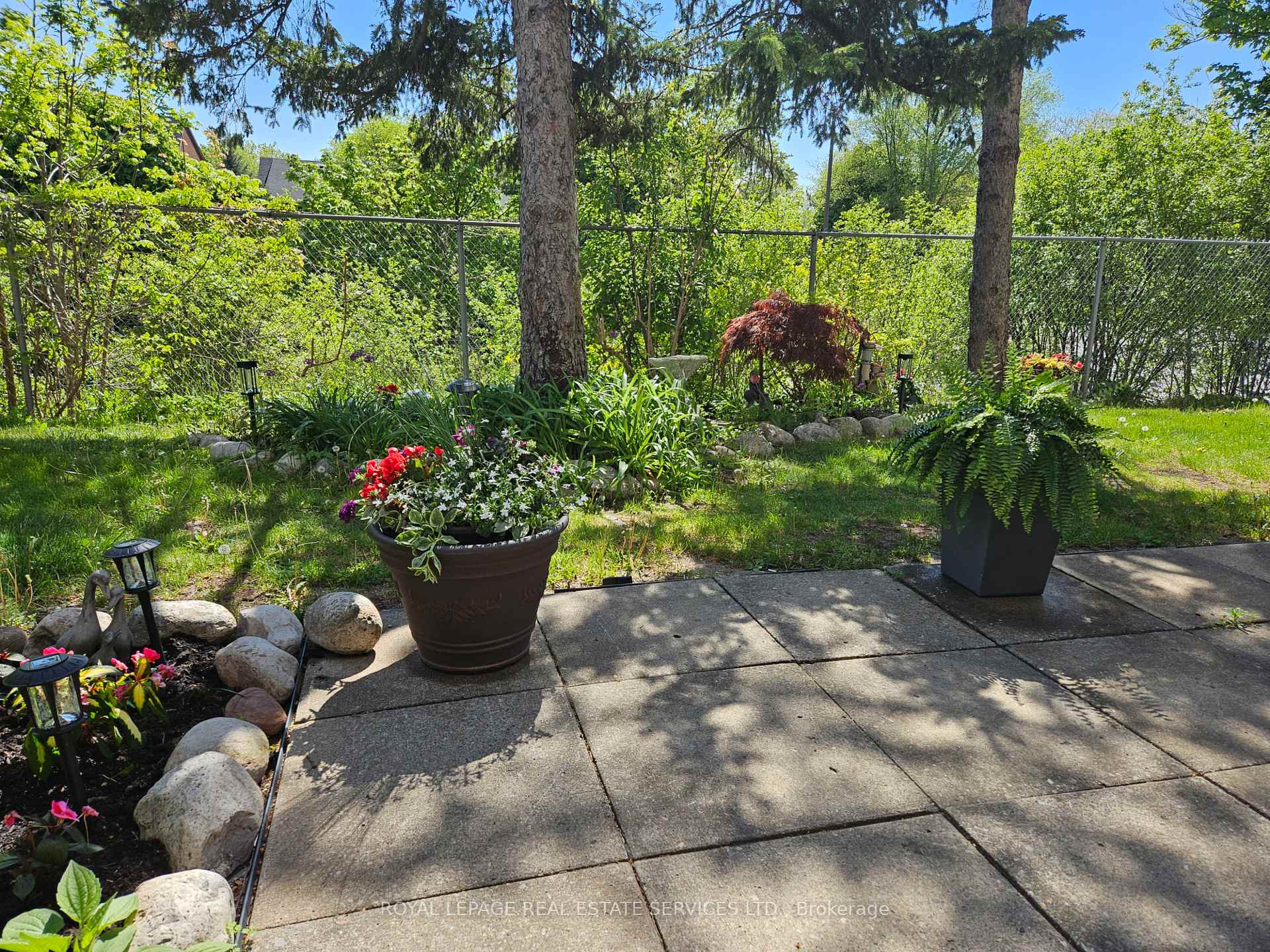 3 Bedrooms Condo at 1008 Falgarwood, Oakville For sale