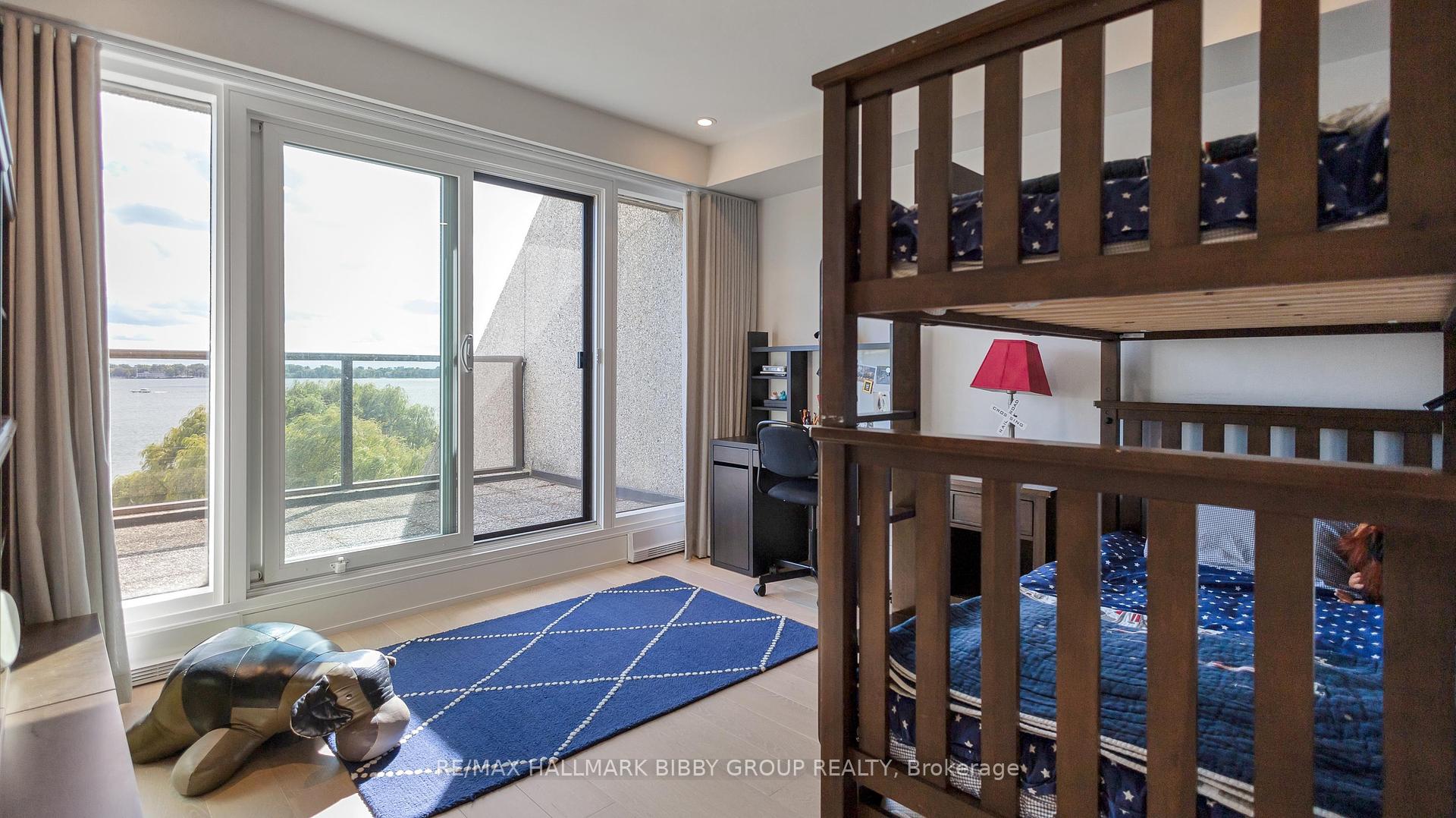 3 Bedrooms Condo at 99 Harbour, Toronto For sale