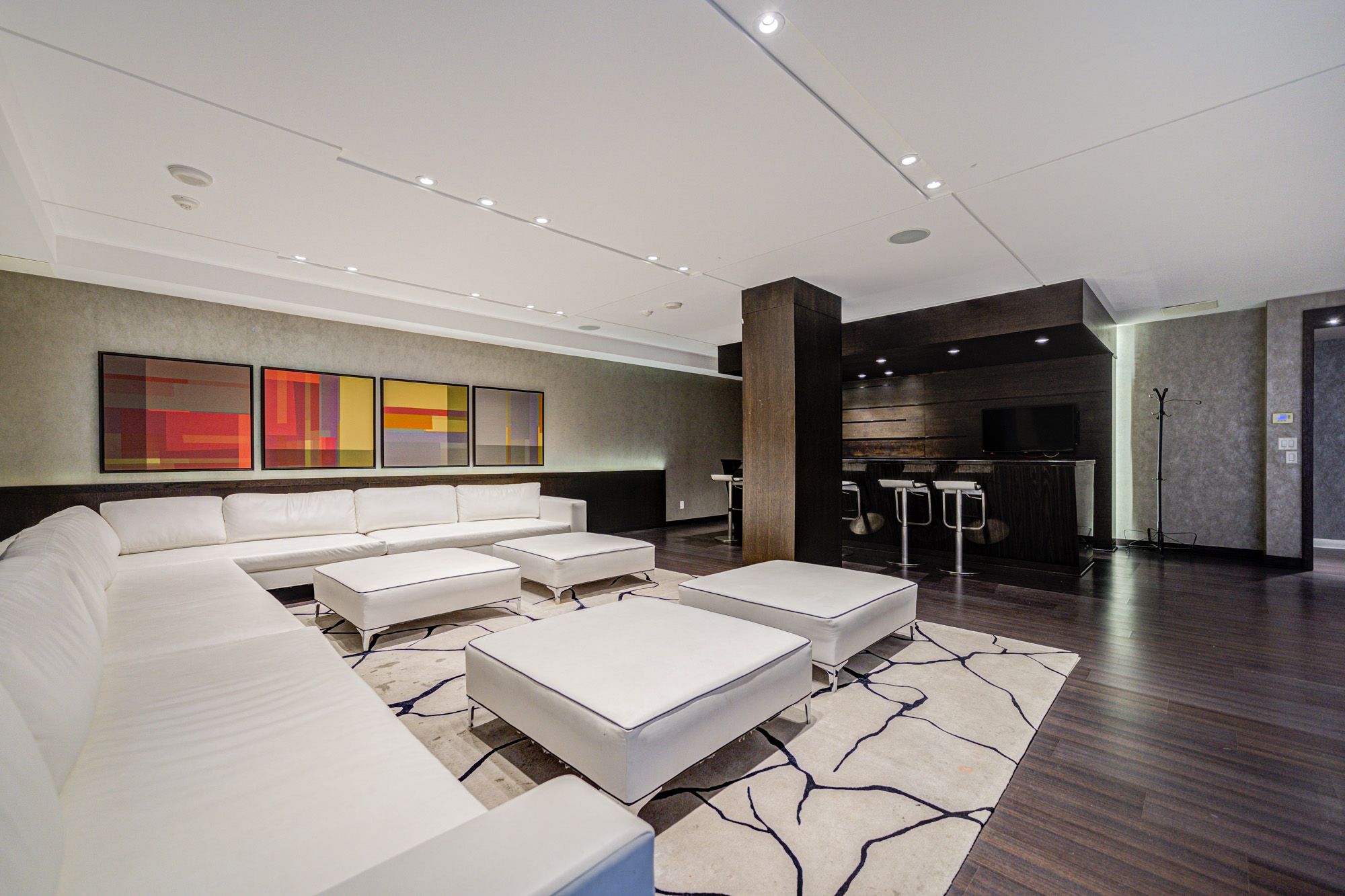 478 King Street W 318