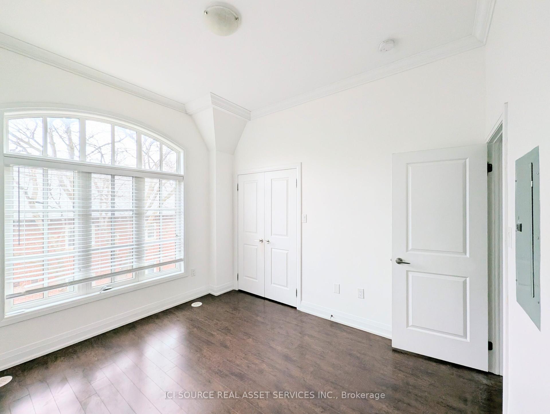 2 Bedrooms Condo at 3077 Cawthra,  Mississauga For sale