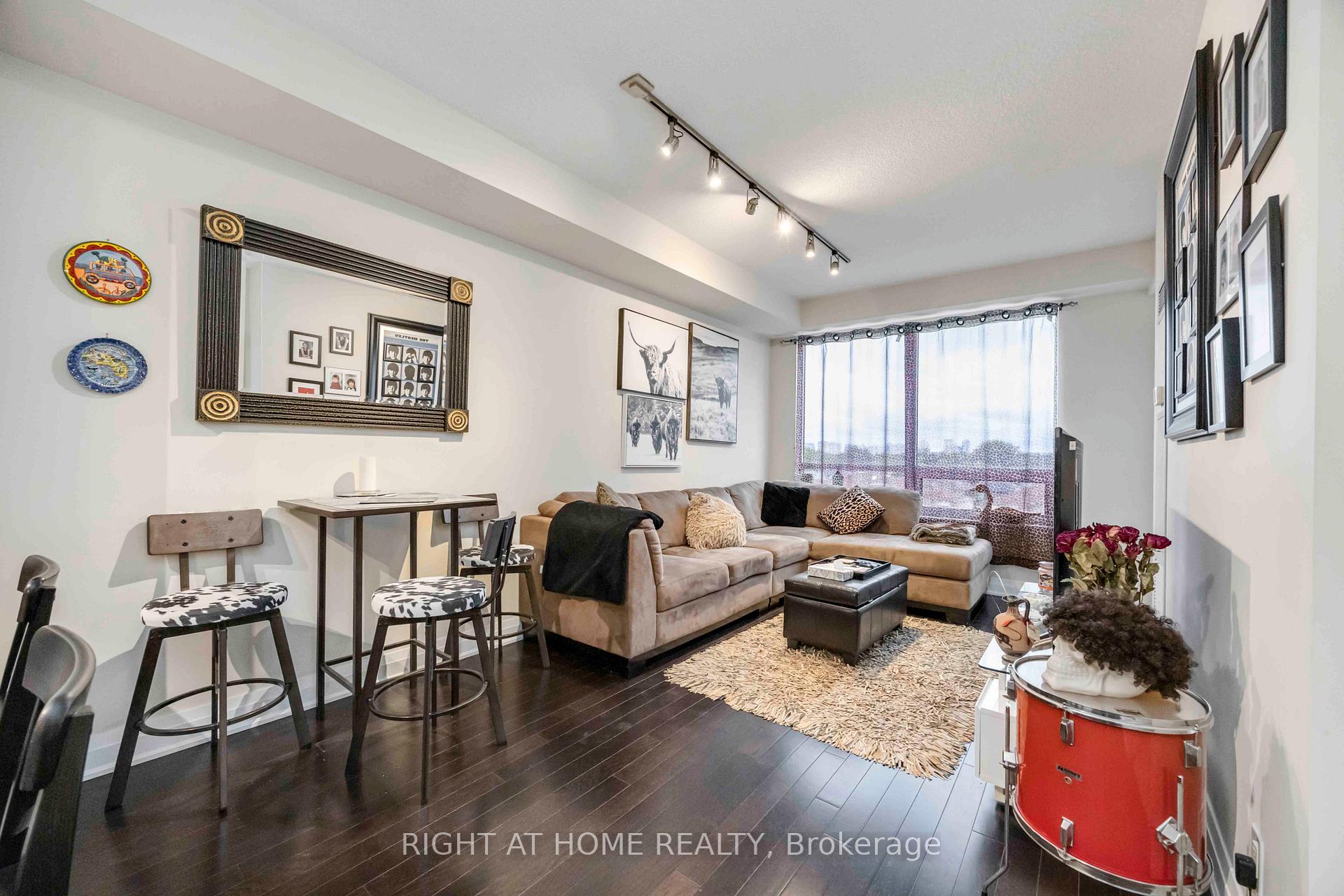 2 Bedrooms Co-op at 520 Steeles, Vaughan For sale