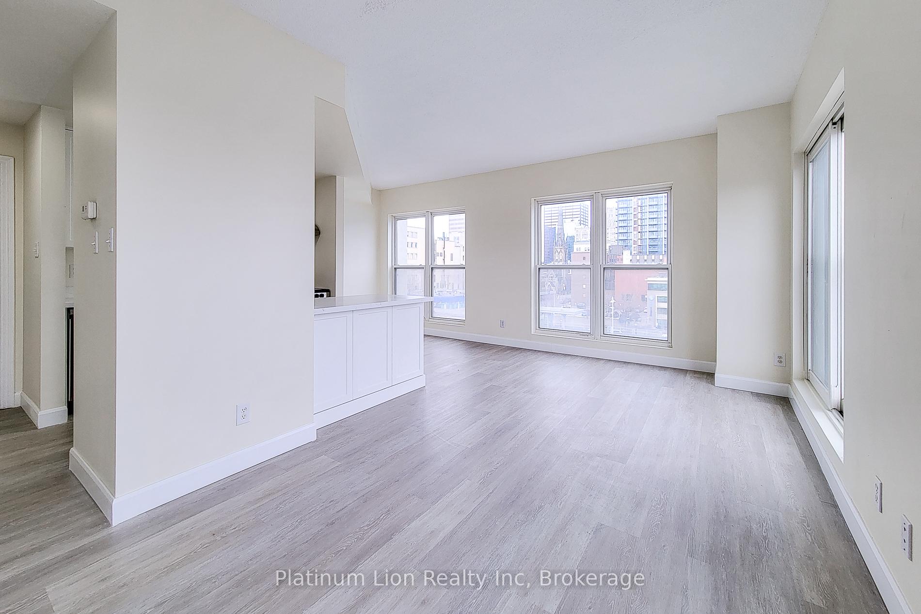2 Bedrooms Condo at 135 James,  Hamilton For sale