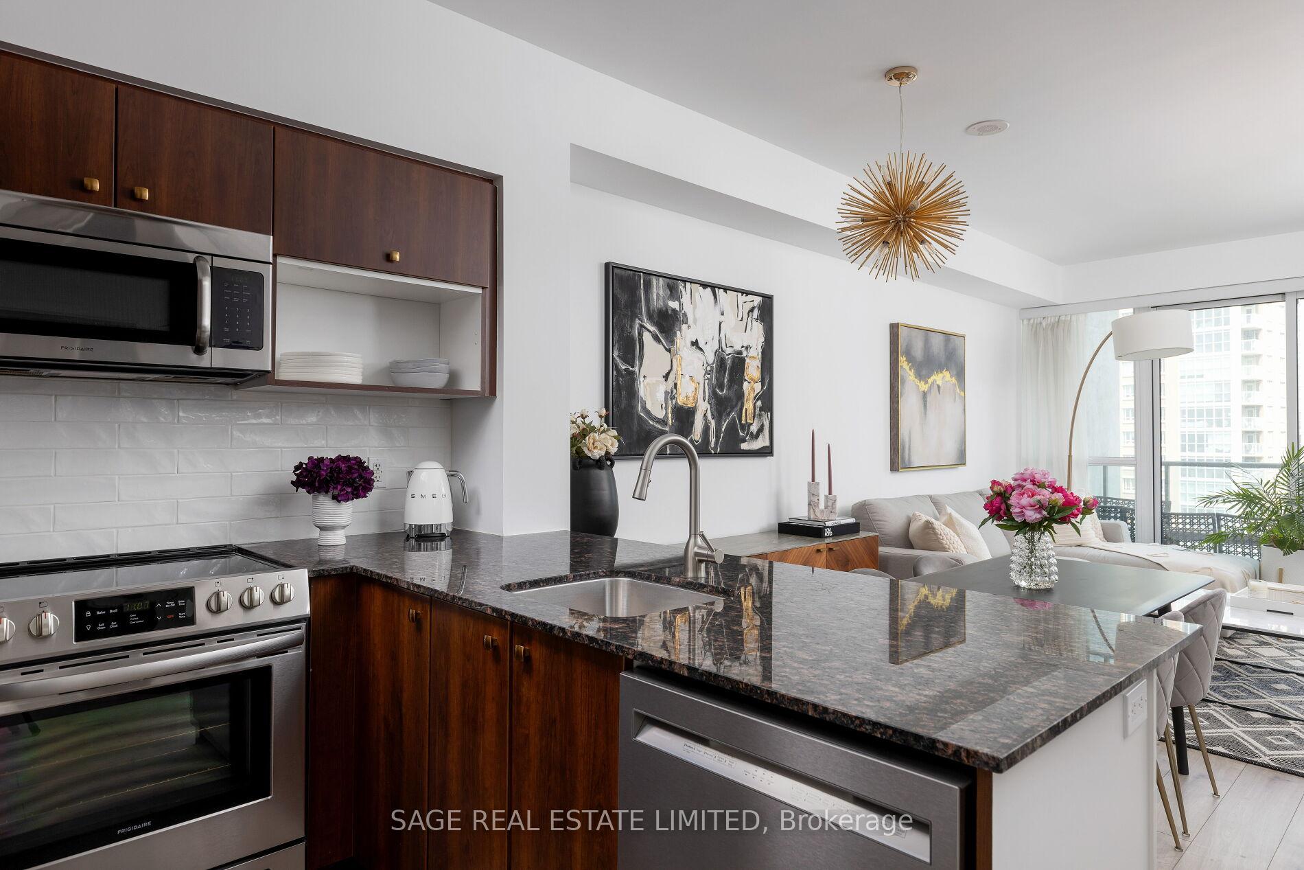 2 Bedrooms Condo at 150 East Liberty, Toronto For sale