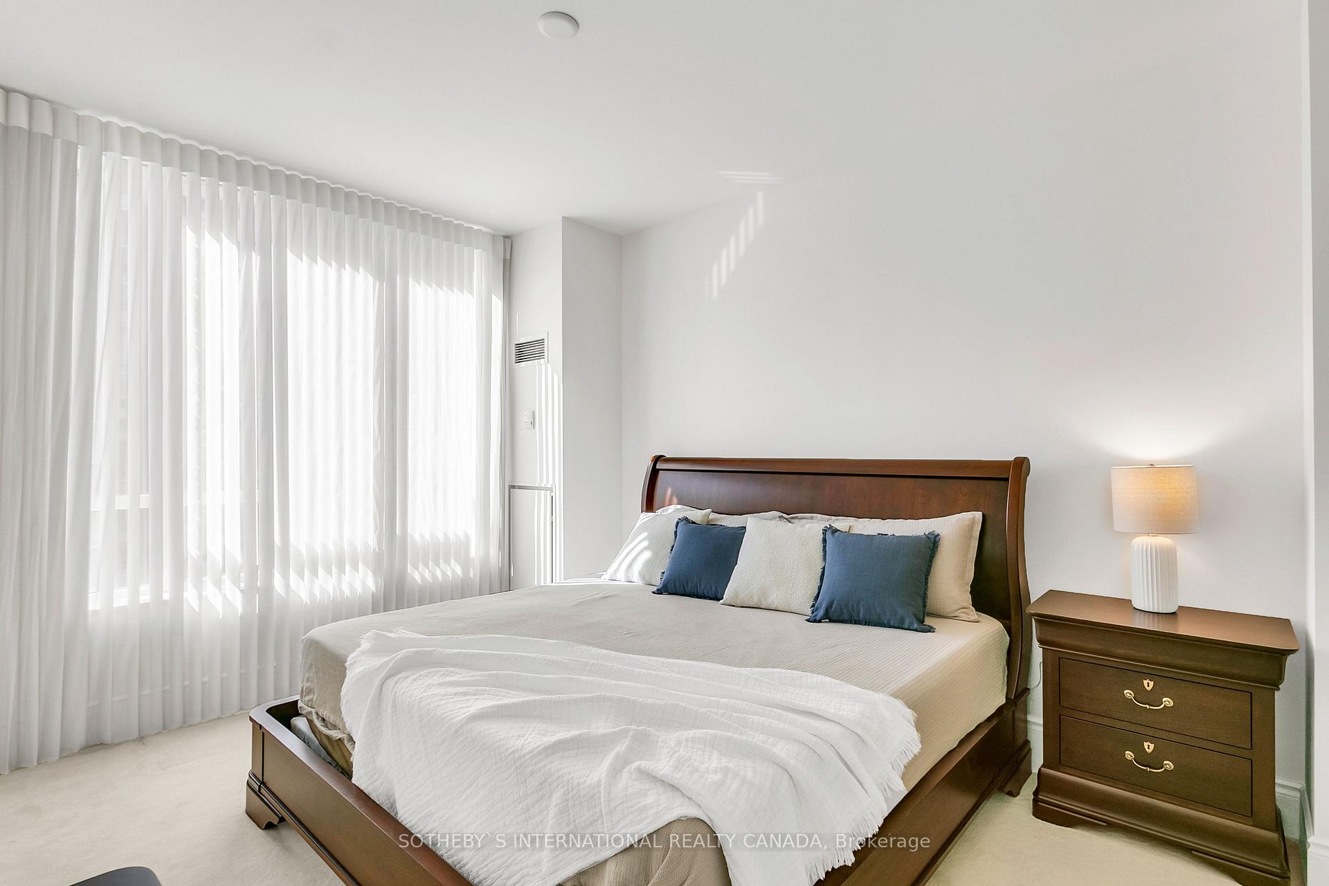 3 Bedrooms Condo at 55 Delisle,  Toronto For sale