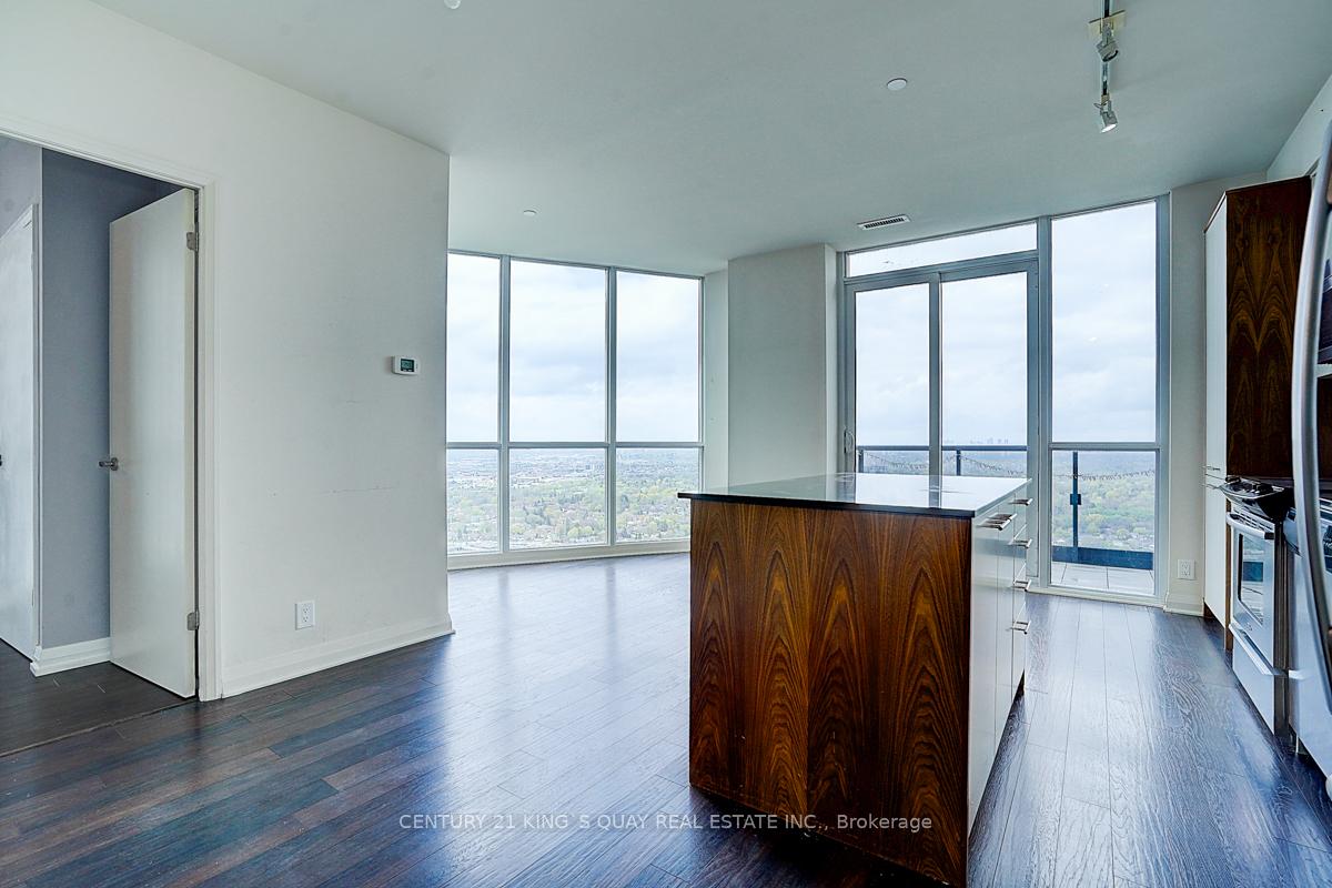 2 Bedrooms Condo at 5 Valhalla Inn, Toronto For sale