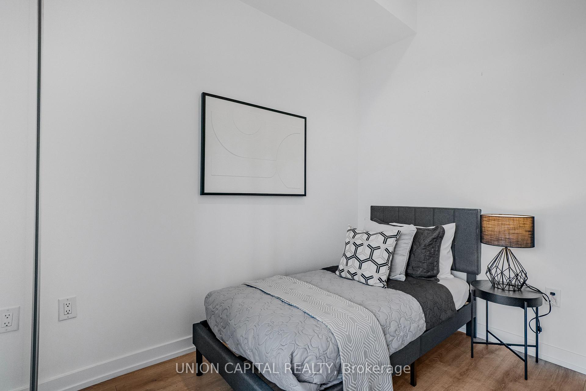 2 Bedrooms Condo at 500 Dupont,  Toronto For sale
