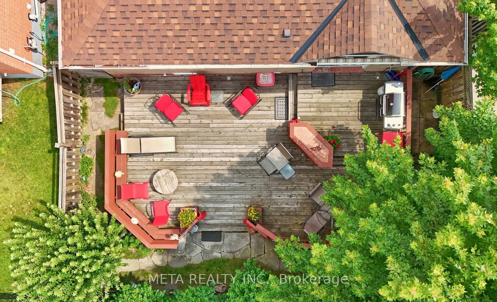 138 Van scott Drive N, #UPPER