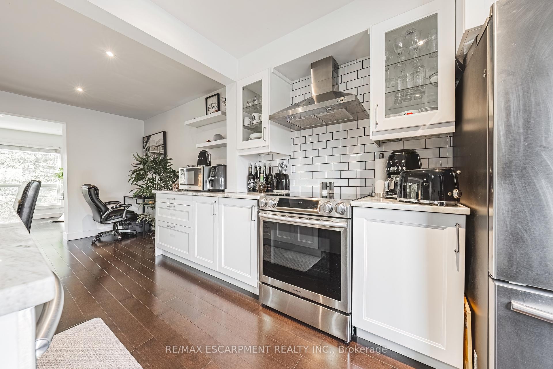 3 Bedrooms Condo at 1155 Paramount, Hamilton For sale