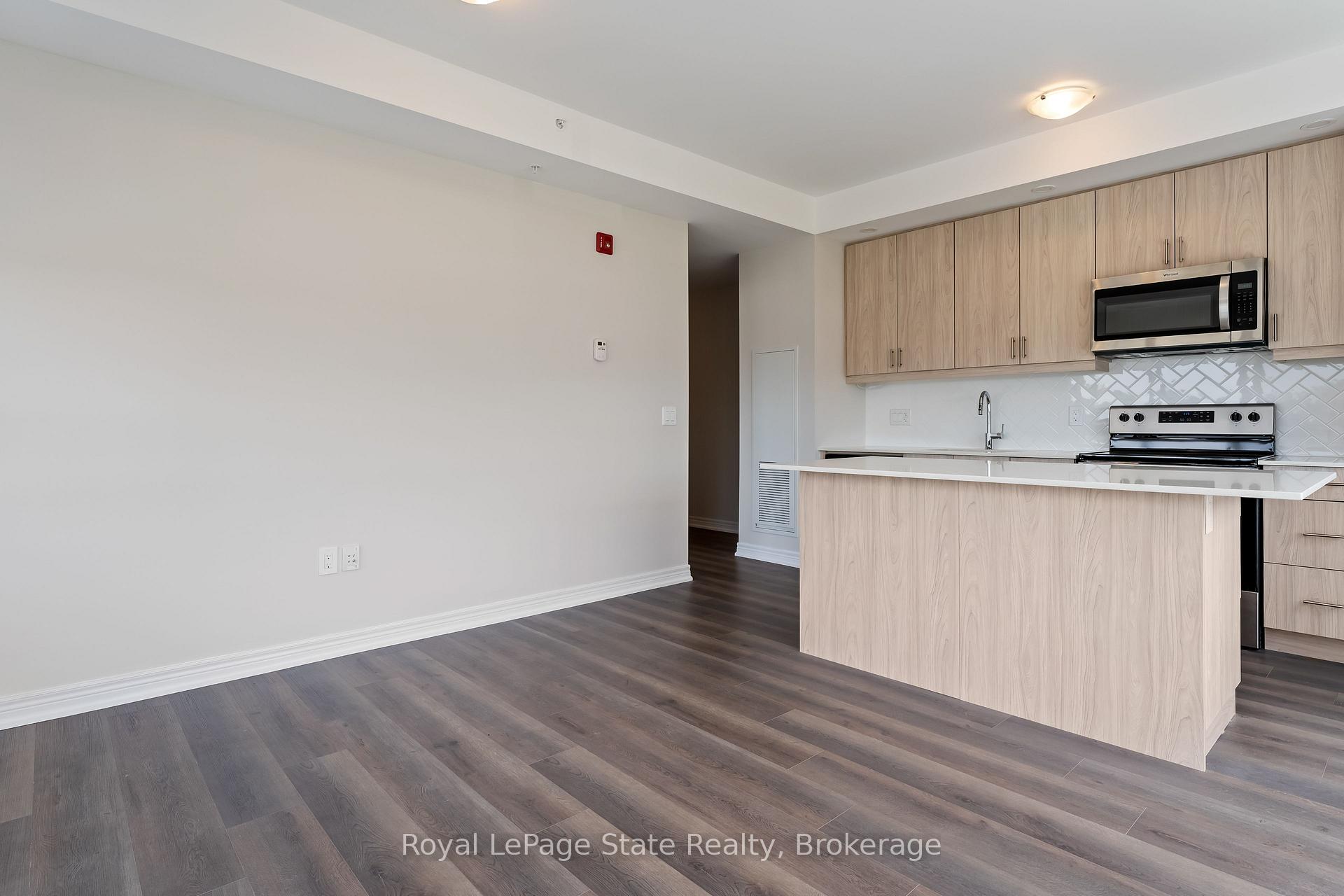 2 Bedrooms Condo at 121 8,  Hamilton For sale
