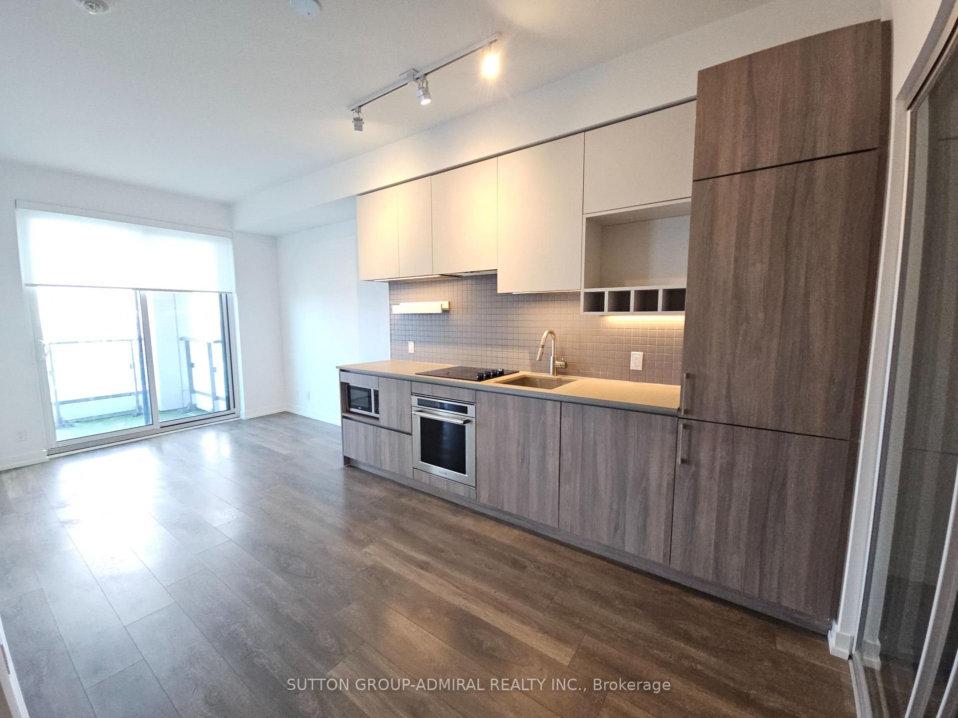 3 Bedrooms Condo at 950 Portage, Vaughan For sale