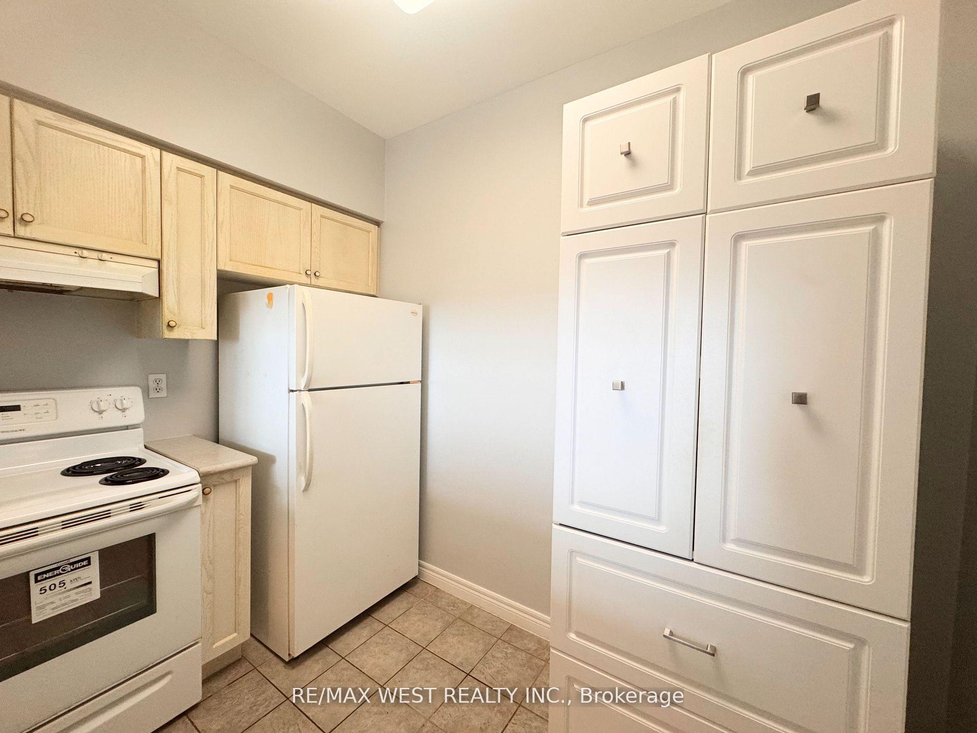2 Bedrooms Condo at 1700 Eglinton, Toronto For sale
