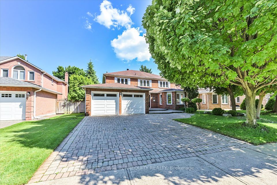 2216 Dunvegan
