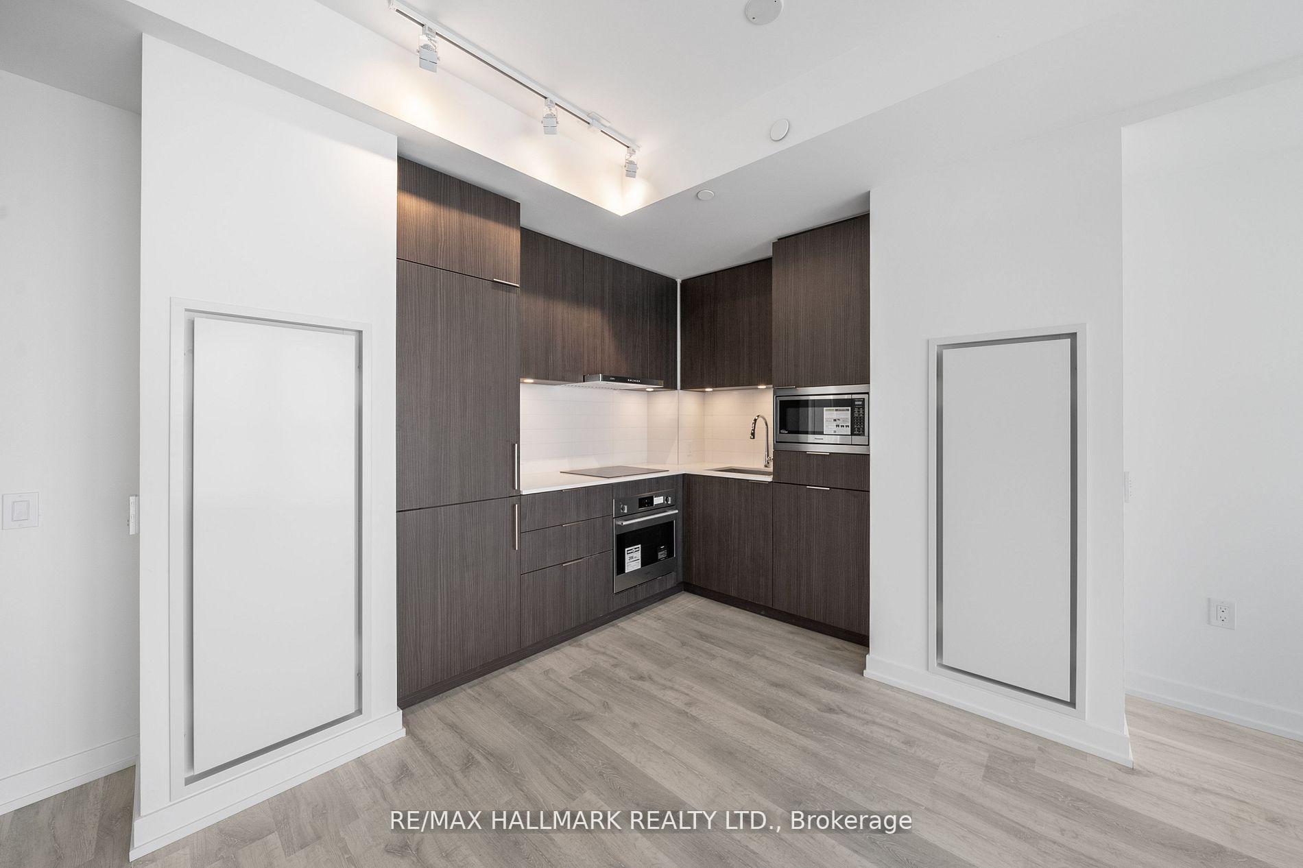2 Bedrooms Condo at 7 Golden Lion,  Toronto For sale