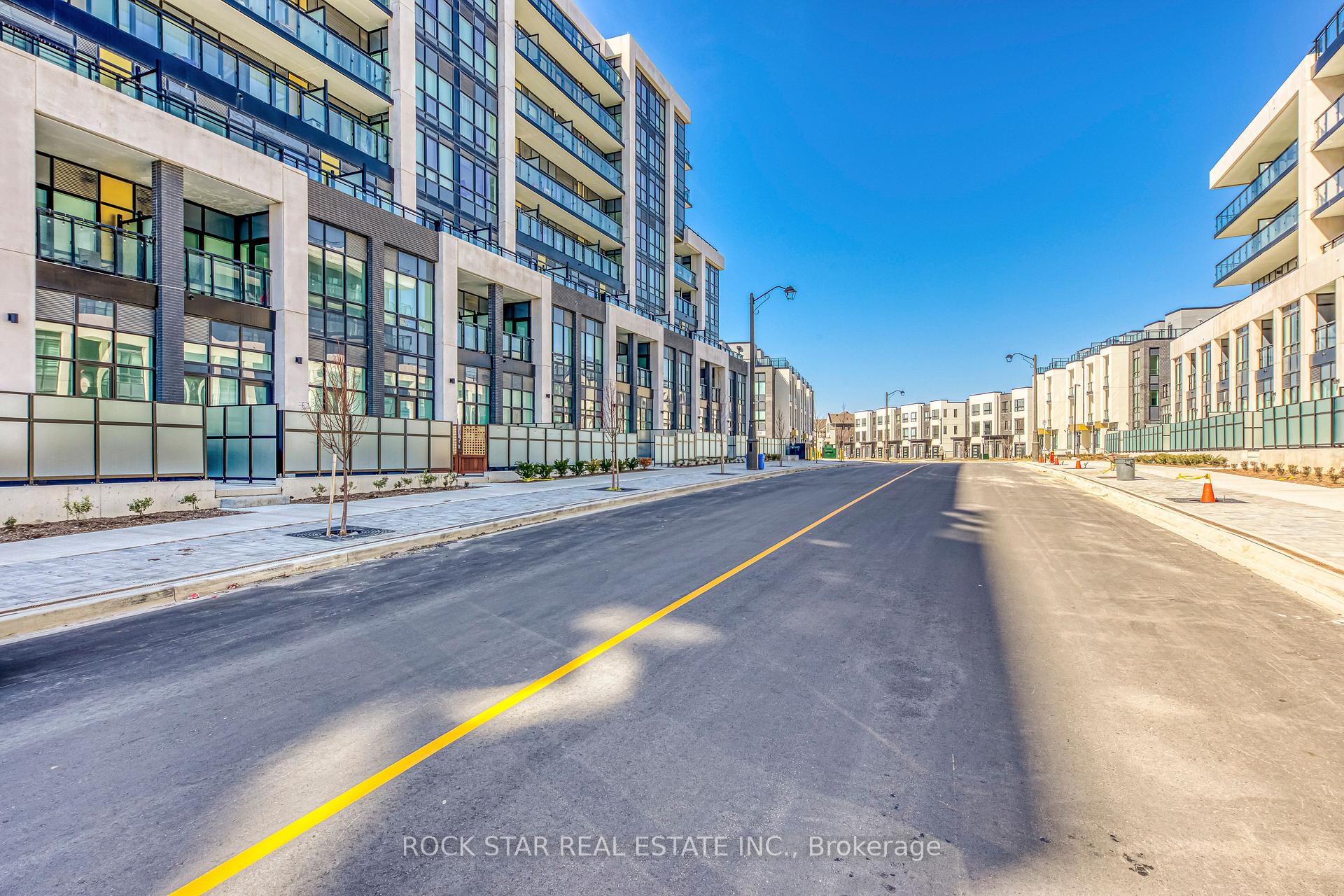 2 Bedrooms Condo at 405 Dundas,  Oakville For sale