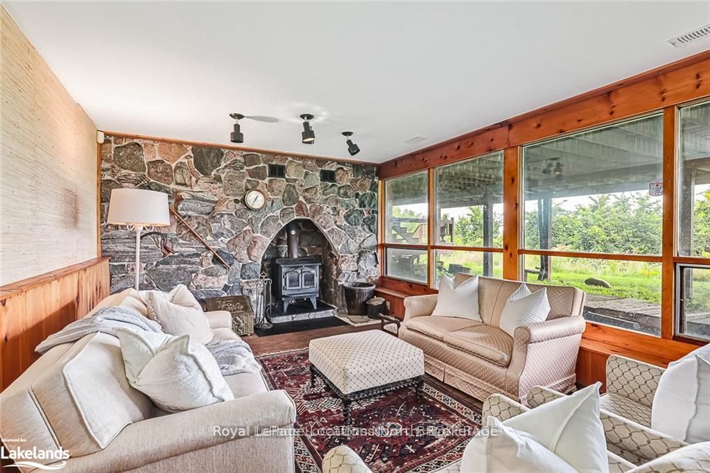 795310 The Blue Mountains Clearview Townline