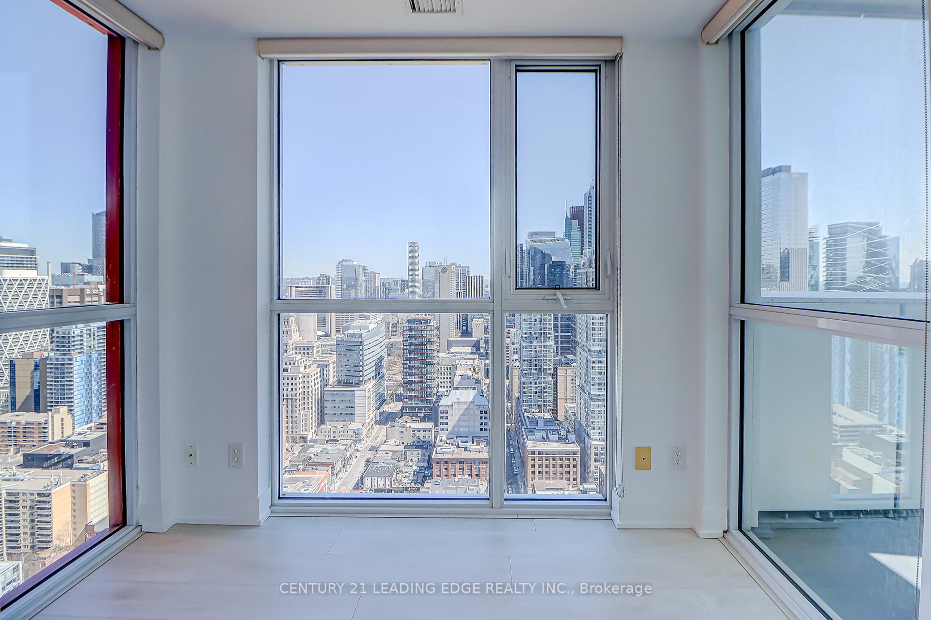 3 Bedrooms Condo at 318 Richmond,  Toronto For sale