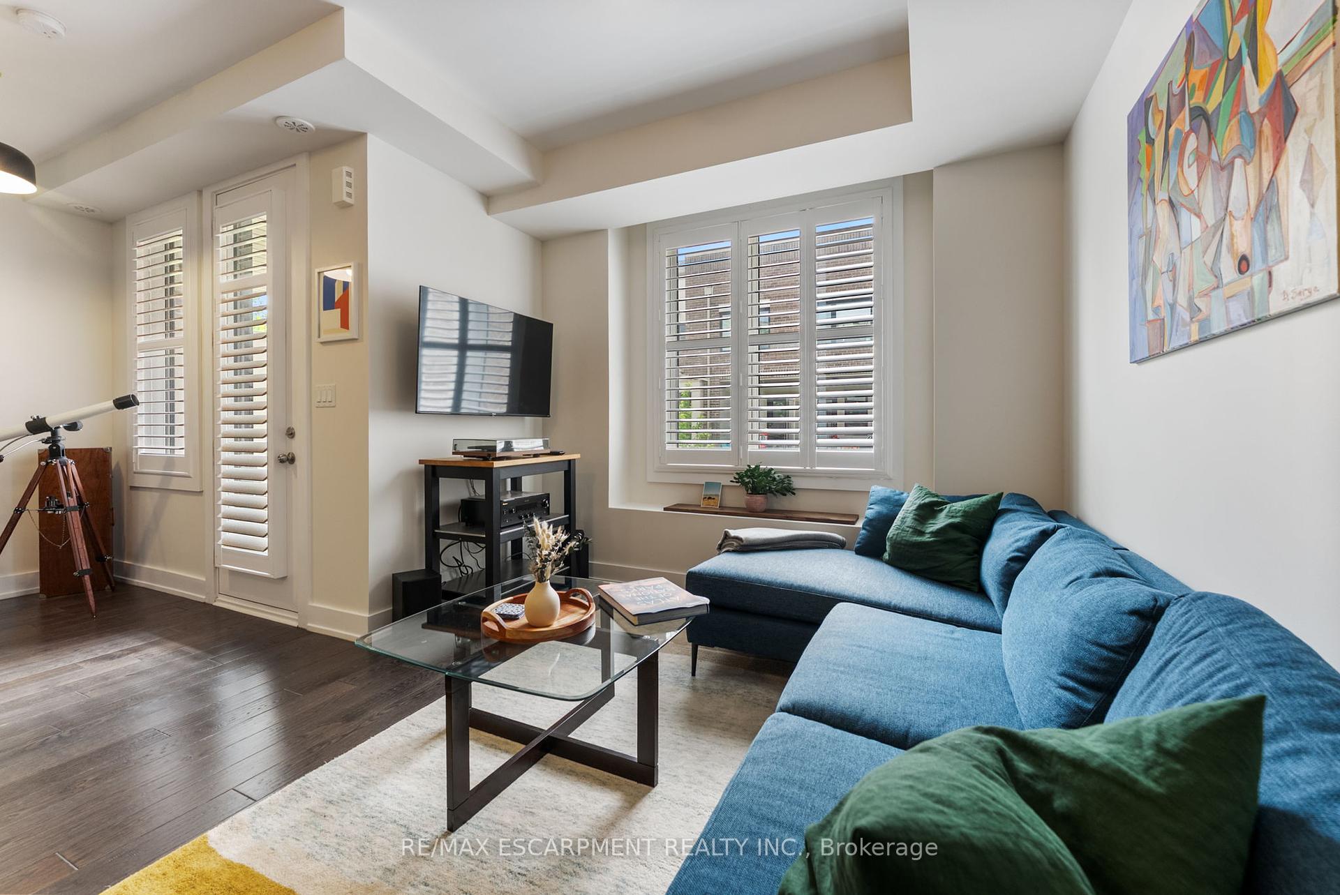 2 Bedrooms Condo at 6 Drummond, Toronto For sale