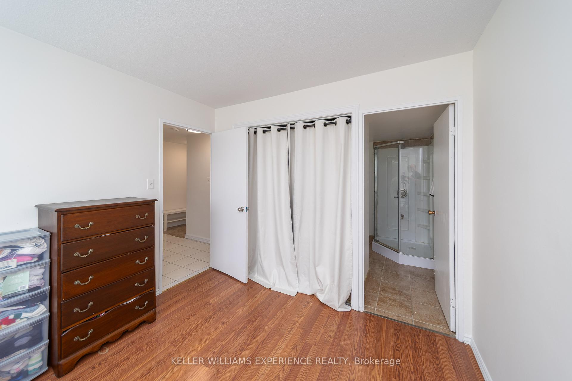 2 Bedrooms Condo at 180 Markham, Toronto For sale