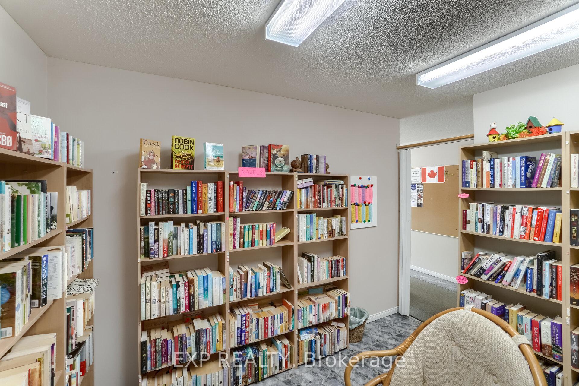 2 Bedrooms Condo at 216 Plains, Burlington For sale