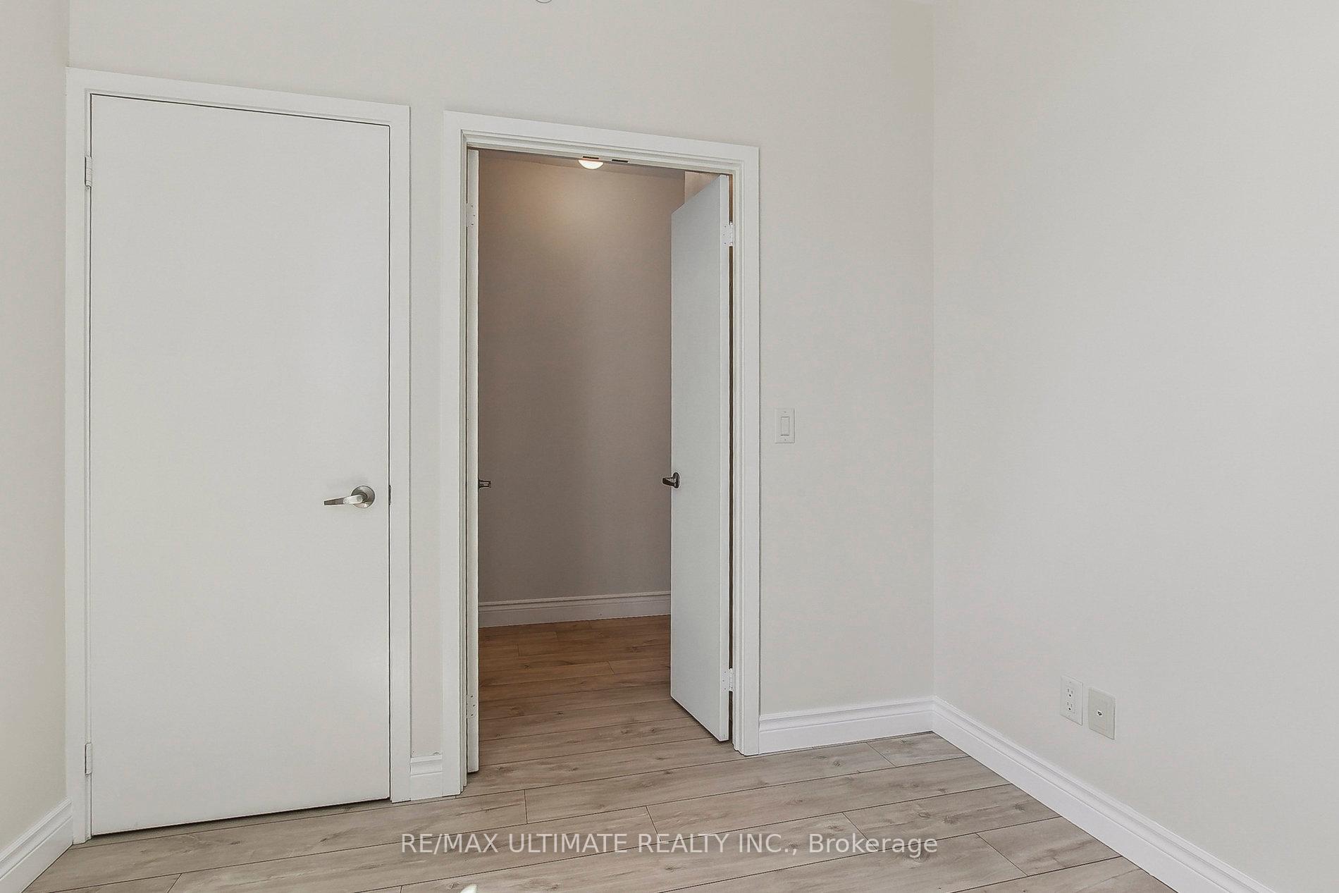 2 Bedrooms Condo at 210 Simcoe, Toronto For sale