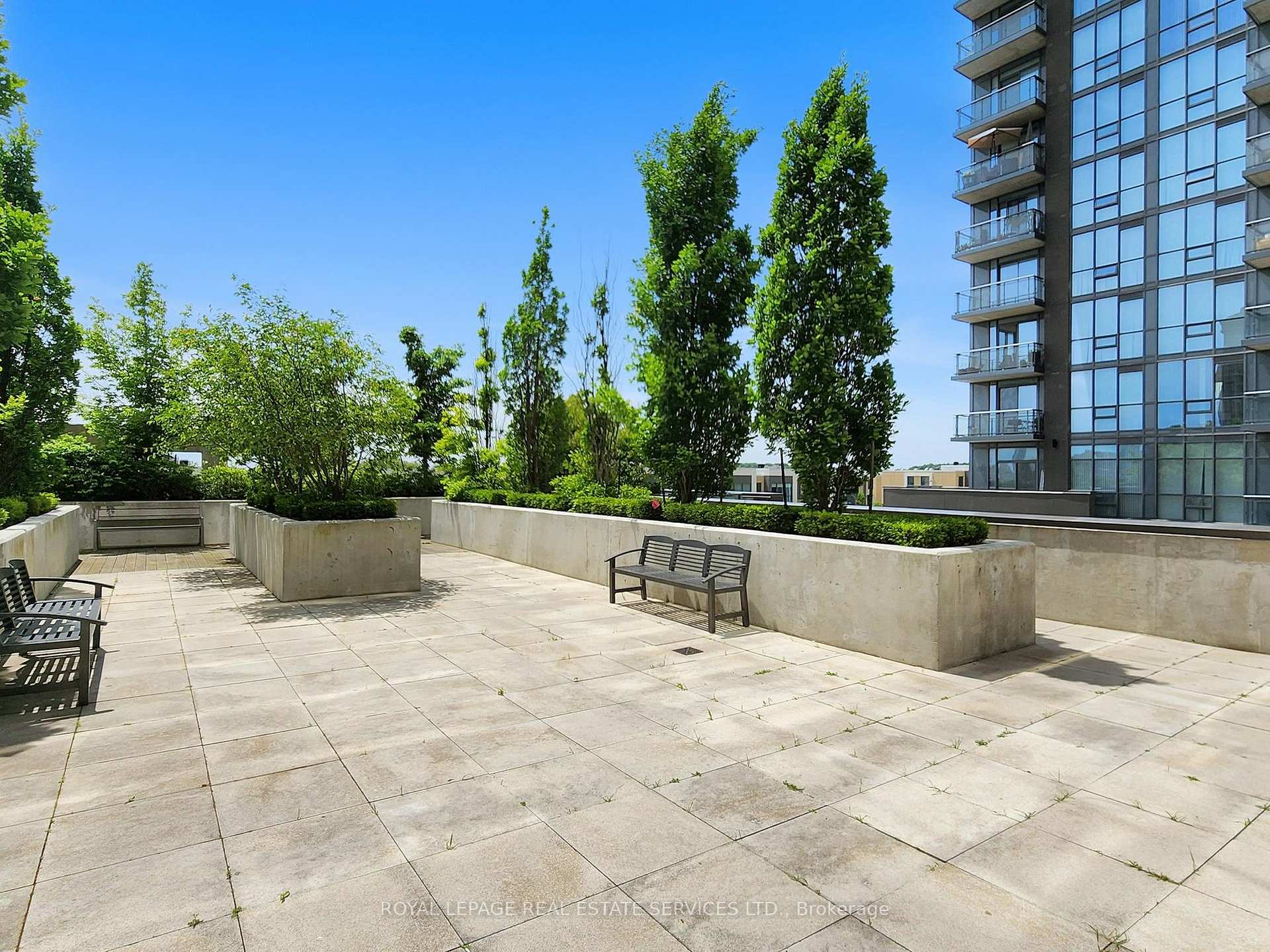 3 Bedrooms Condo at 5025 Four Springs, Mississauga For sale
