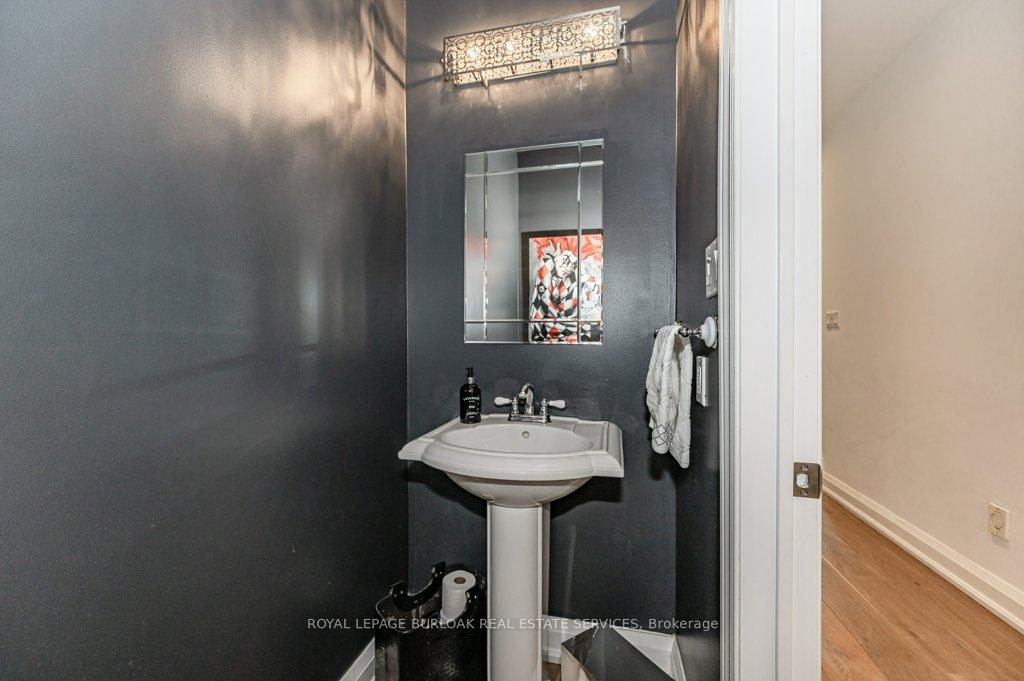2 Bedrooms Condo at 1061 North Shore, Burlington For sale