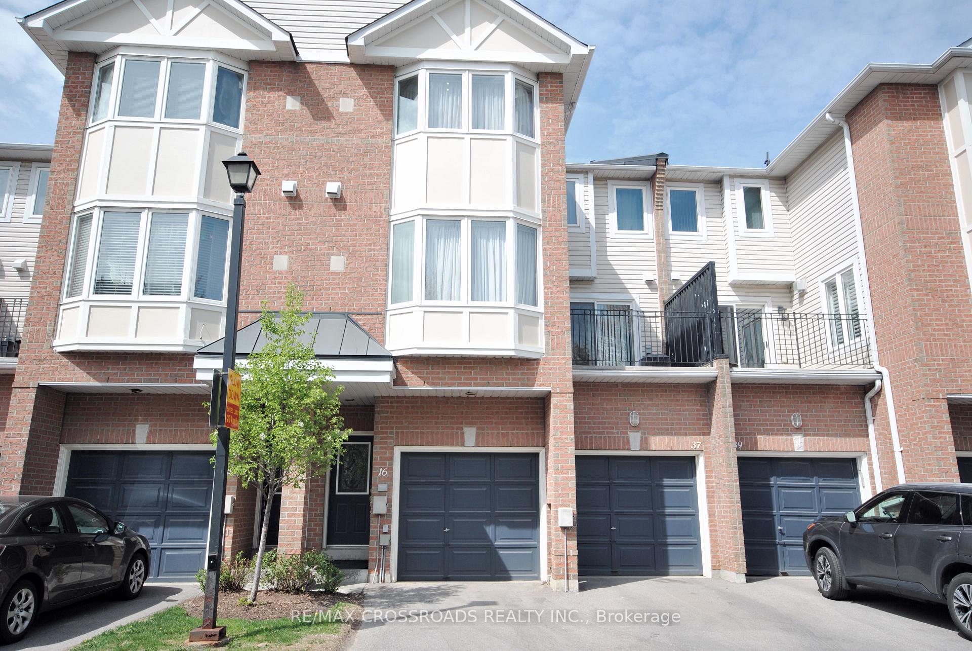 3 Bedrooms Condo at 83 Mondeo, Toronto For sale