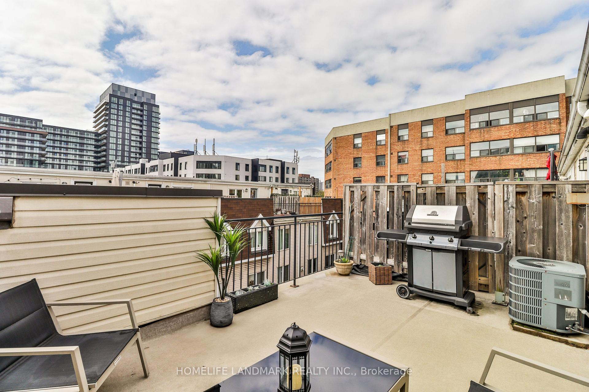 3 Bedrooms Condo at 26 Laidlaw, Toronto For sale