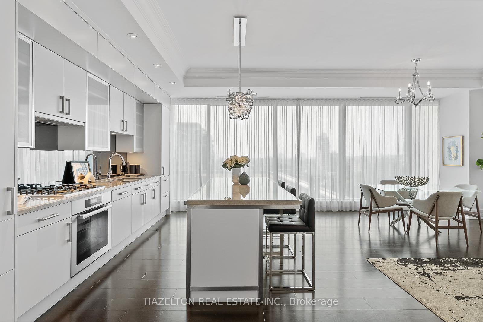 2 Bedrooms Condo at 55 Scollard, Toronto For sale