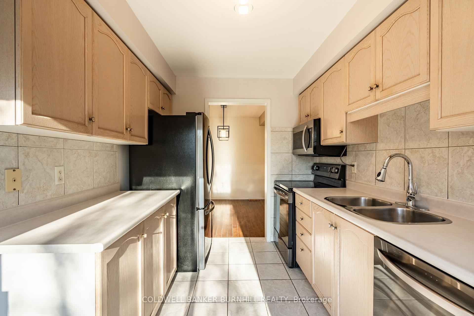 3 Bedrooms Condo at 1276 SILVAN FOREST,  Burlington For sale