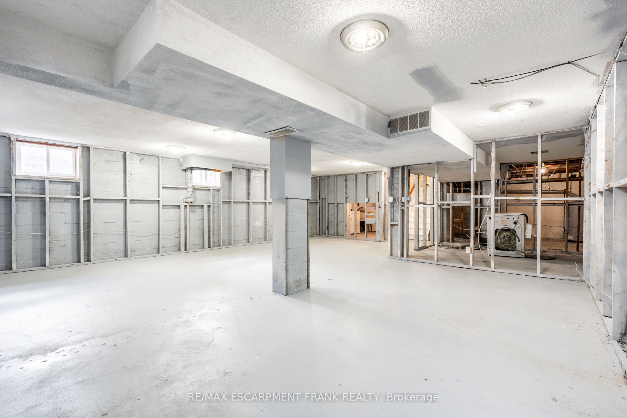 699 RYMAL Road W, Hamilton Gurnett