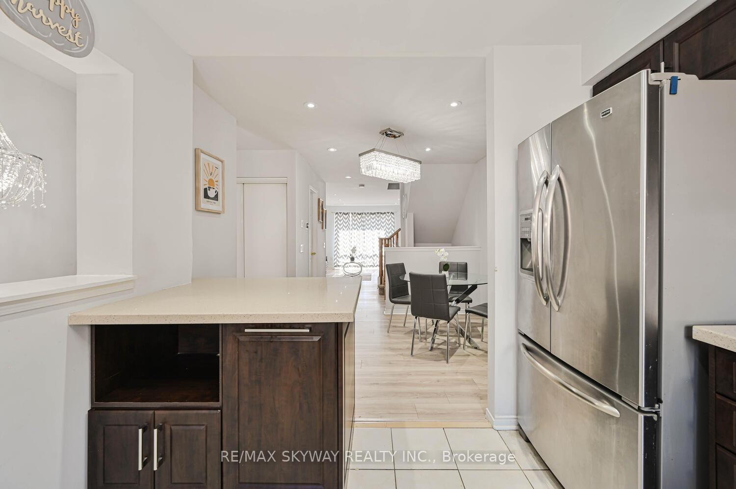 3 Bedrooms Condo at 50 Strathaven,  Mississauga For sale
