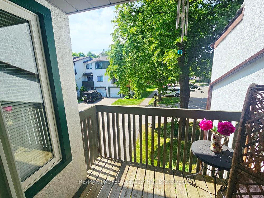 4 Bedrooms Condo at 2651 Aquitaine, Mississauga For sale