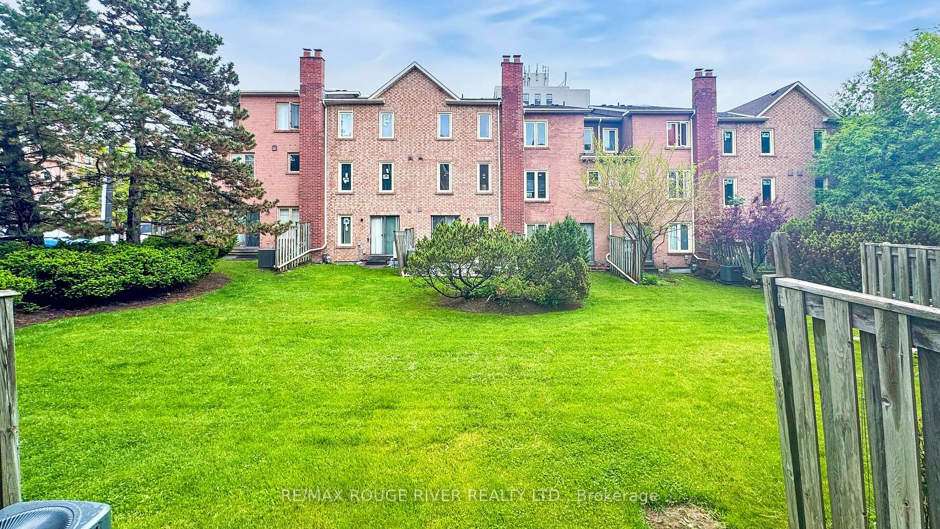 3 Bedrooms Condo at 2 Dowry, Toronto For sale