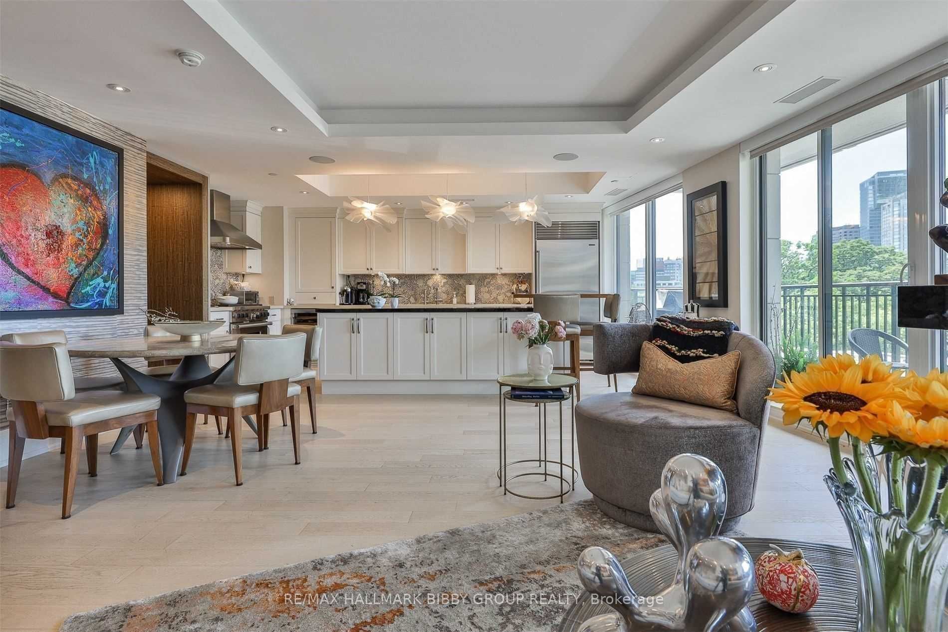 3 Bedrooms Condo at 181 Davenport,  Toronto For sale