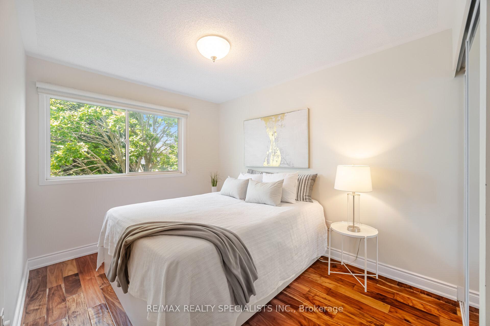 4 Bedrooms Condo at 5230 Glen Erin, Mississauga For sale