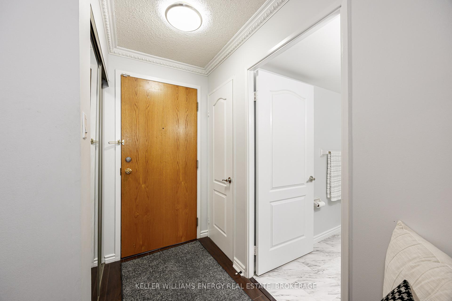 2 Bedrooms Condo at 41 Markbrook,  Toronto For sale